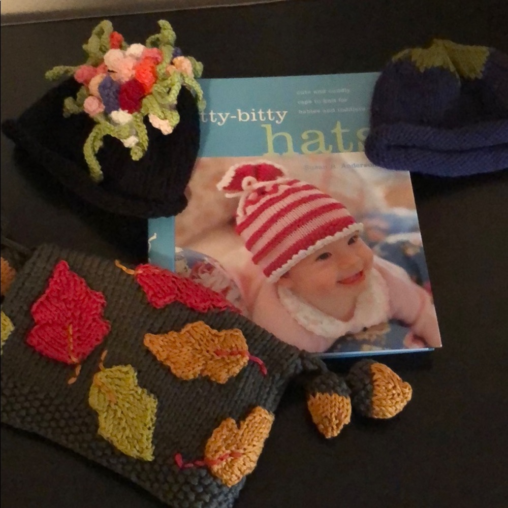 Knitting book - Itty-bitty hats Signed Copy 3 hats